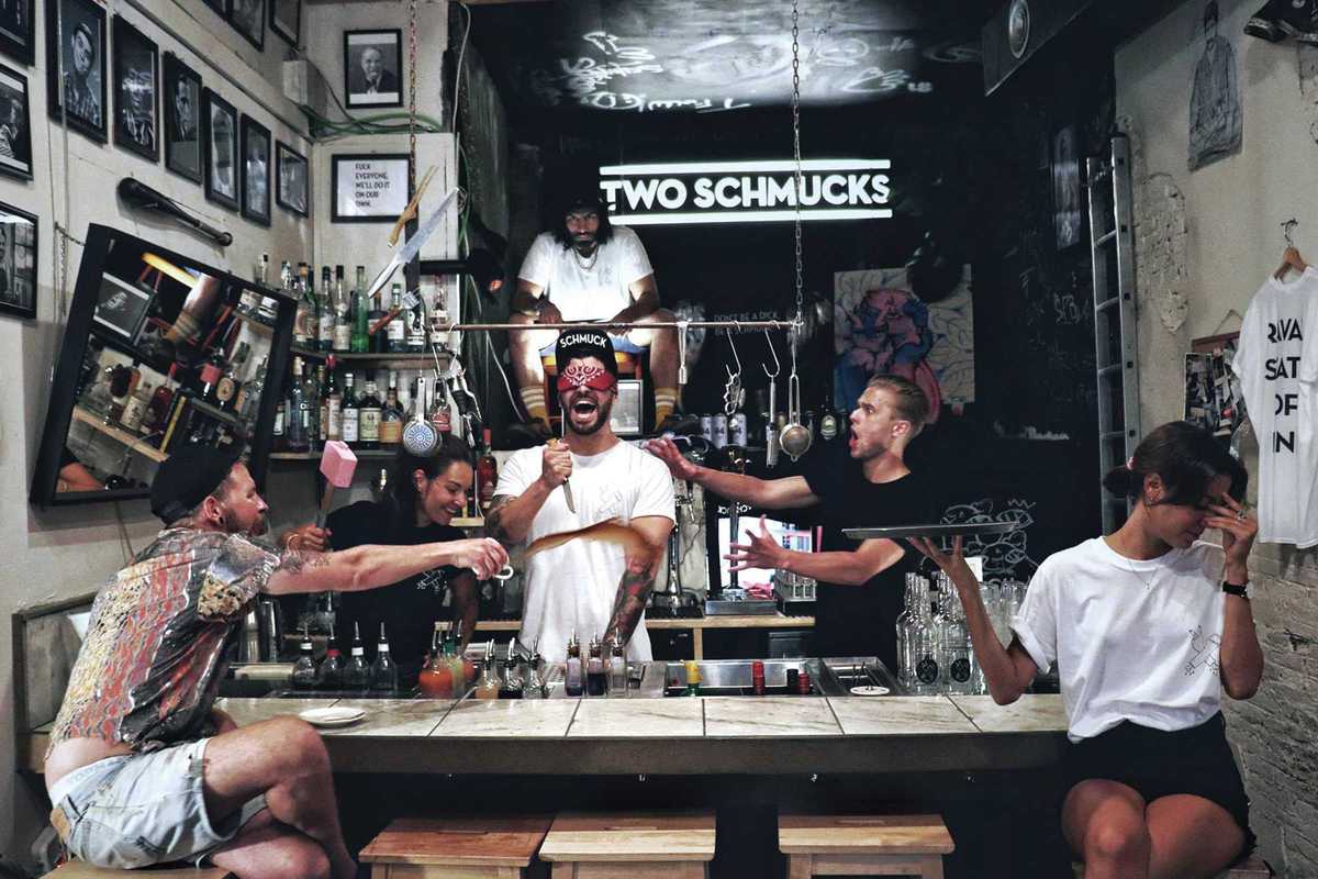 Two Schmucks, Barcelona