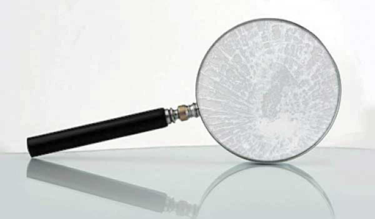 broken-magnifying-glass