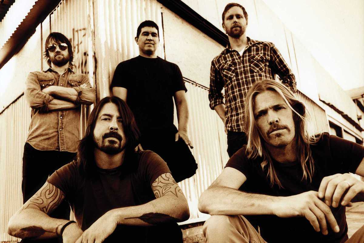 foo-fighters-back-and-forth