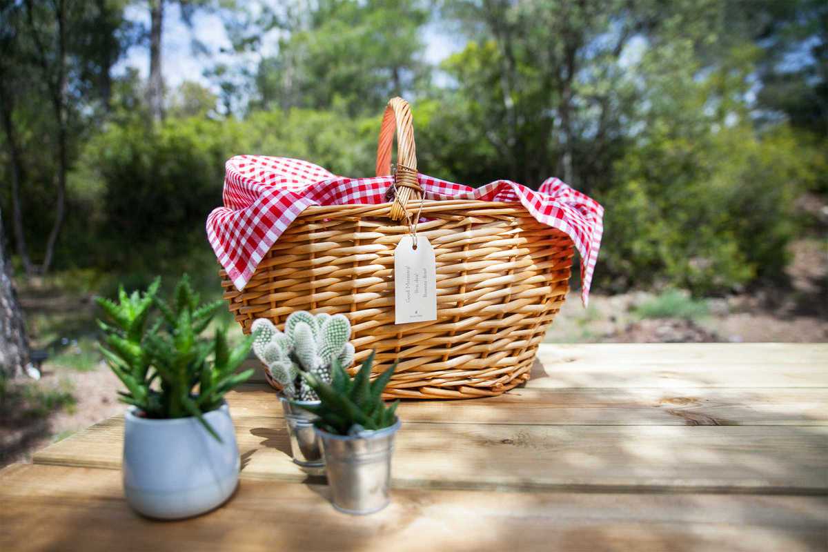 forest-days-glamping-breakfast-basket