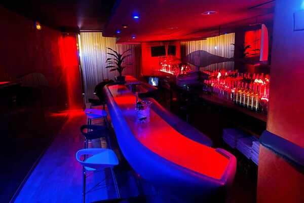 open swinger club
