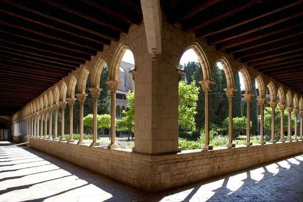 pedralbes monastery cloister